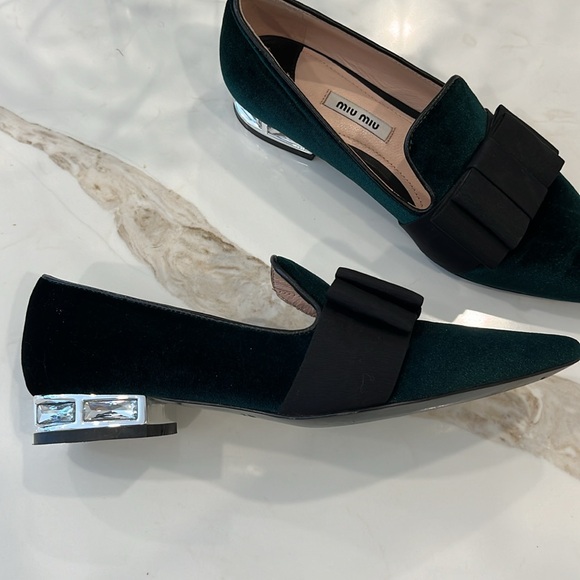 EUC Miu Miu flat dark green velvet shoes w black ribbon toe and gemstone heels - Picture 4 of 10
